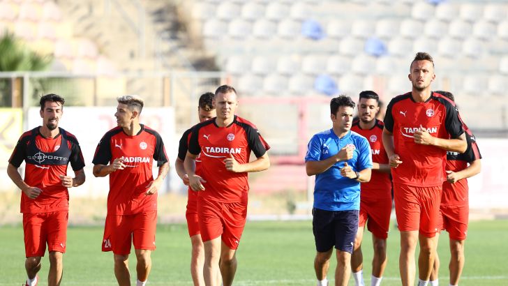 תומאש פקהארט, מיהאי קורהוט