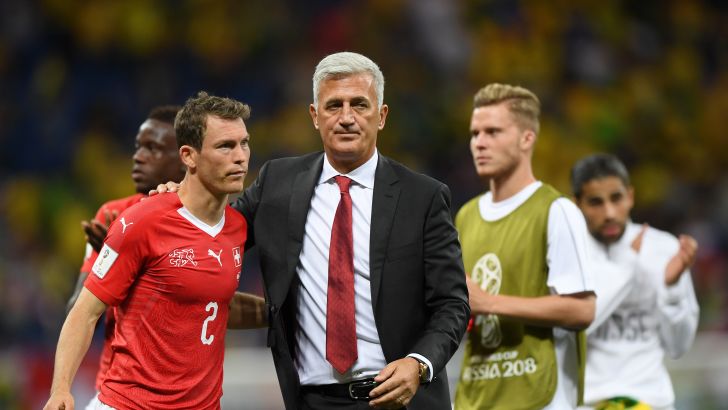 מאמן שווייץ ולדימיר פטקוביץ' עם שטפן ליכטשטיינר