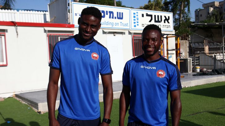 אריאל נגואקם, עמנואל אמבולה