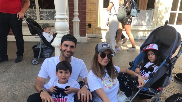 גיא חיימוב עם אשתו והילדים