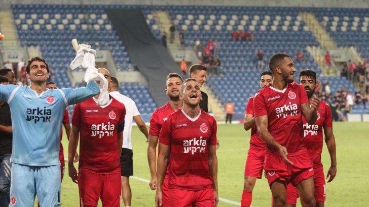 לבקוביץ' וחבריו חוגגים בסיום