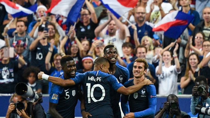 שחקני נבחרת צרפת חוגגים