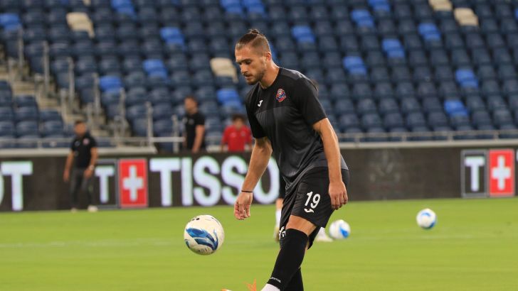 תנסיס פאפאזוגלו