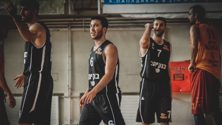 שחקני הפועל ירושלים חוגגים