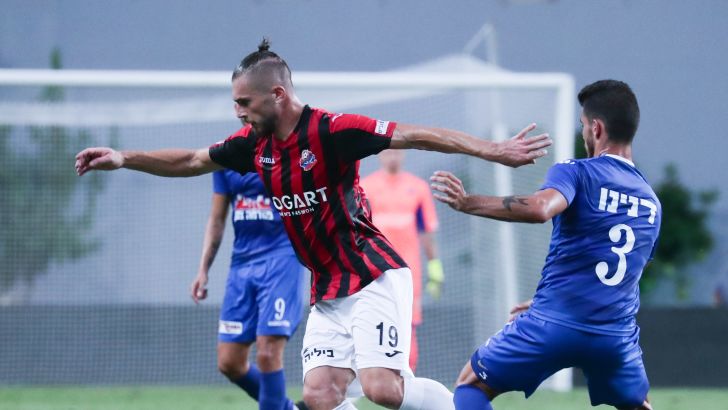 אתנסיס פאפאזוגלו עם עומר דנינו