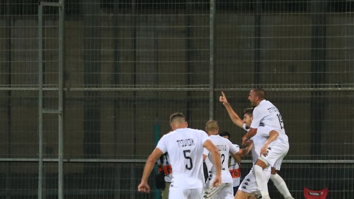 שחקני קריית שמונה חוגגים