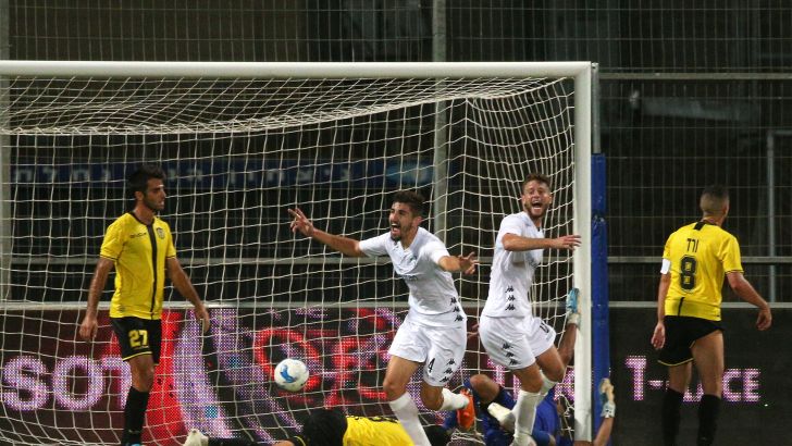 רז נחמיאס חוגג