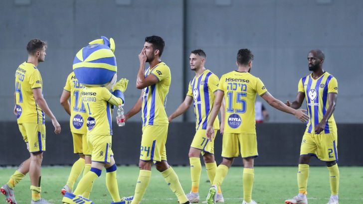 שחקני מכבי תל אביב מאוכזבים בסיום