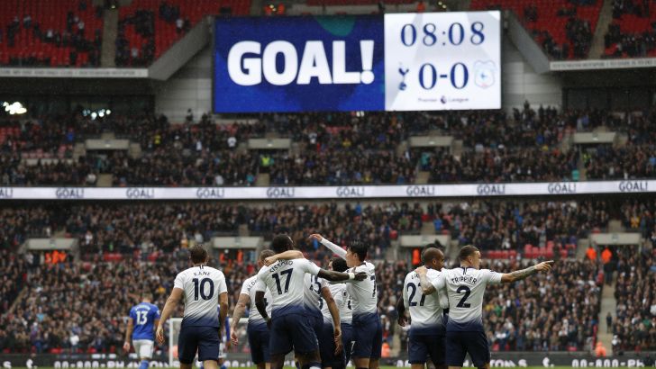 שחקני טוטנהאם חוגגים