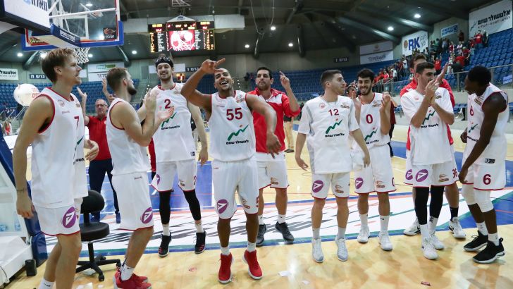 חנן קולמן ושחקני הפועל באר שבע