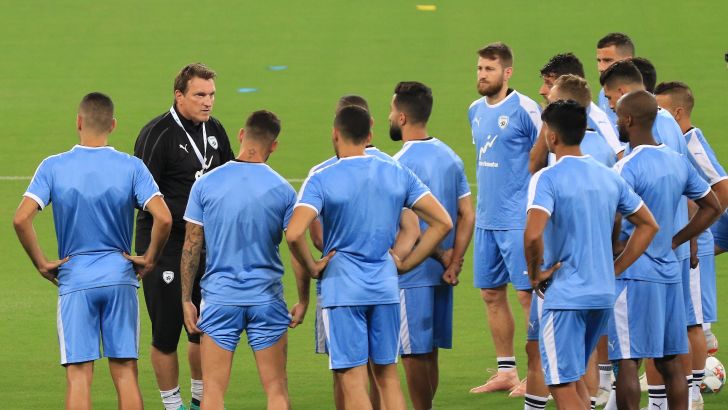 אנדי הרצוג ושחקני נבחרת ישראל