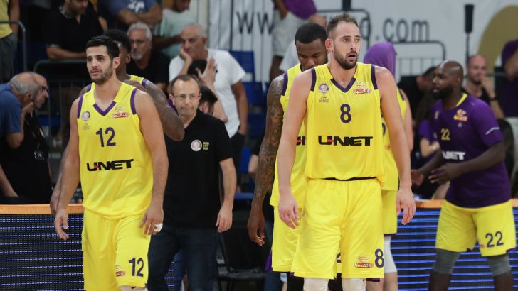 שחקני הפועל חולון