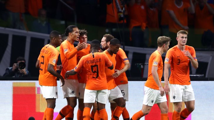 שחקני הולנד חוגגים