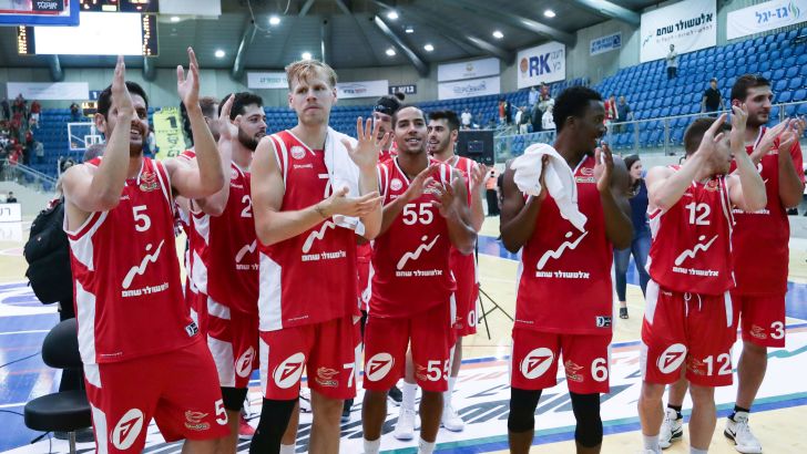 שחקני הפועל באר שבע חוגגים