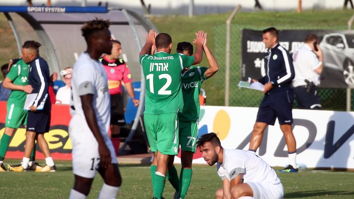 שחקני כפר סבא חוגגים