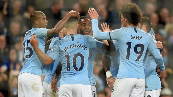 שחקני מנצ'סטר סיטי חוגגים