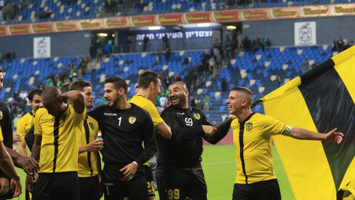 שחקני בית"ר ירושלים חוגגים