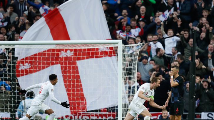 שחקני נבחרת אנגליה חוגגים