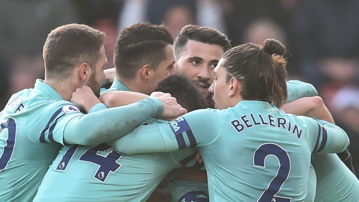 שחקני ארסנל חוגגים