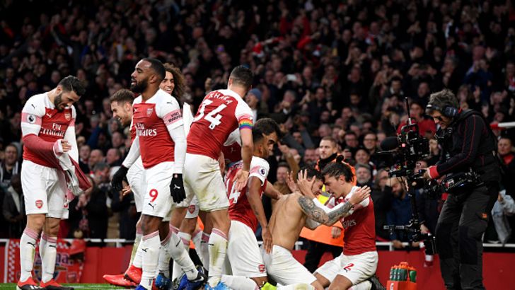 שחקני ארסנל חוגגים