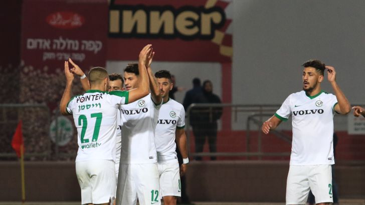 שחקני מכבי חיפה חוגגים