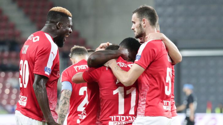 שחקני הפועל באר שבע חוגגים