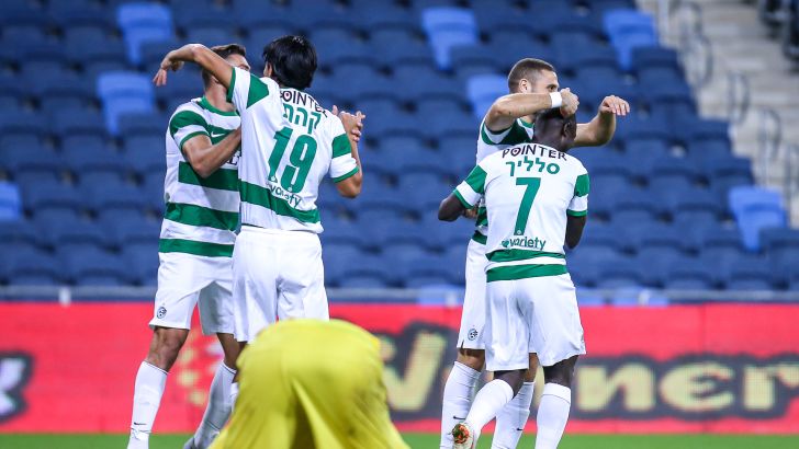 שחקני מכבי חיפה חוגגים