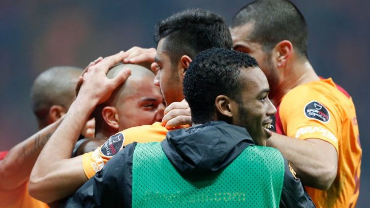 שחקני גלאטסראיי חוגגים