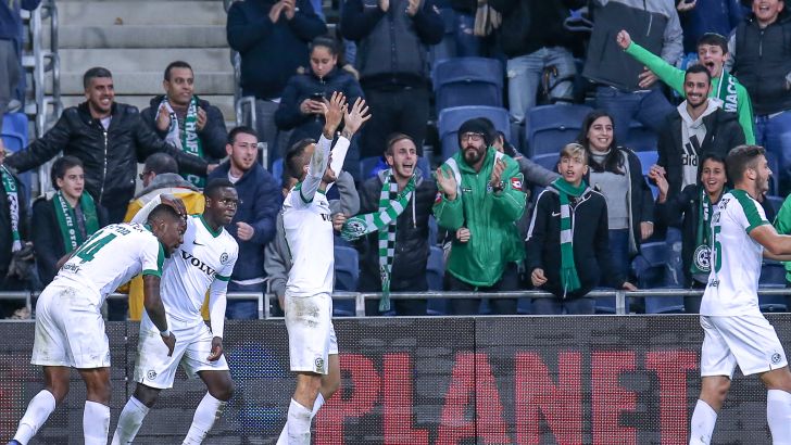 שחקני מכבי חיפה חוגגים