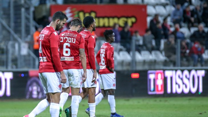 אוראל דגני ושחקני הפועל תל אביב מאוכזבים