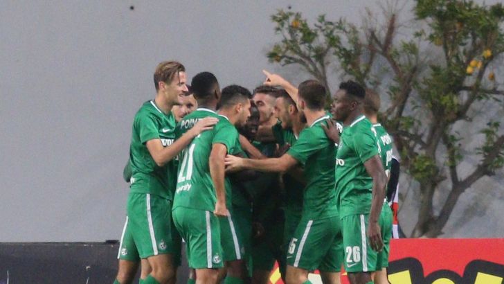 שחקני מכבי חיפה חוגגים