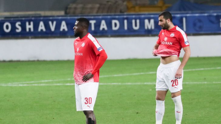 ג'ון אוגו, לואי טאהא