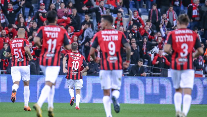 שחקני הפועל חיפה חוגגים