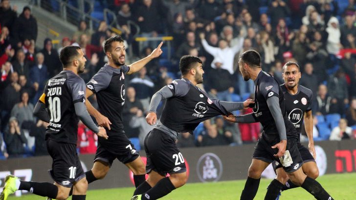 שחקני הפועל חדרה חוגגים