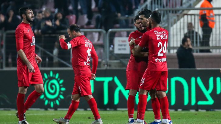 שלומי אזולאי ושחקני סכנין חוגגים