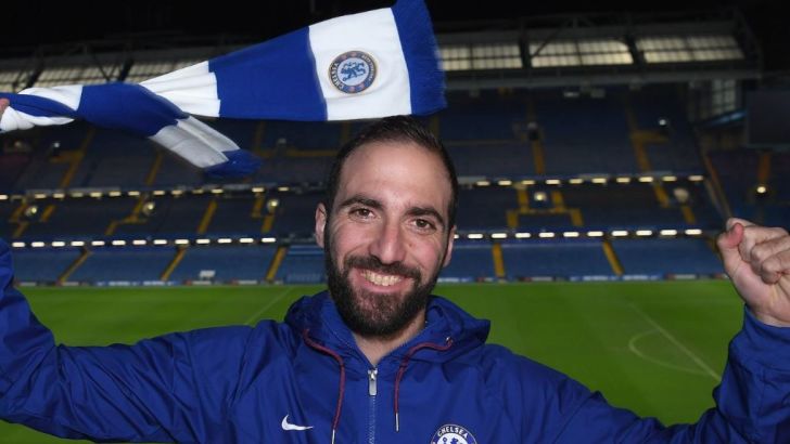 גונסאלו היגוואין מוצג בצ'לסי