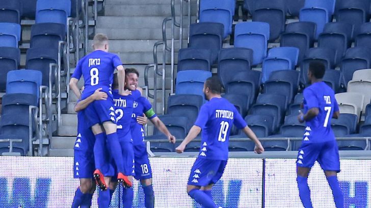 שחקני קריית שמונה חוגגים