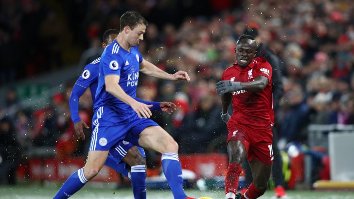 סאדיו מאנה עם ג'וני אוונס