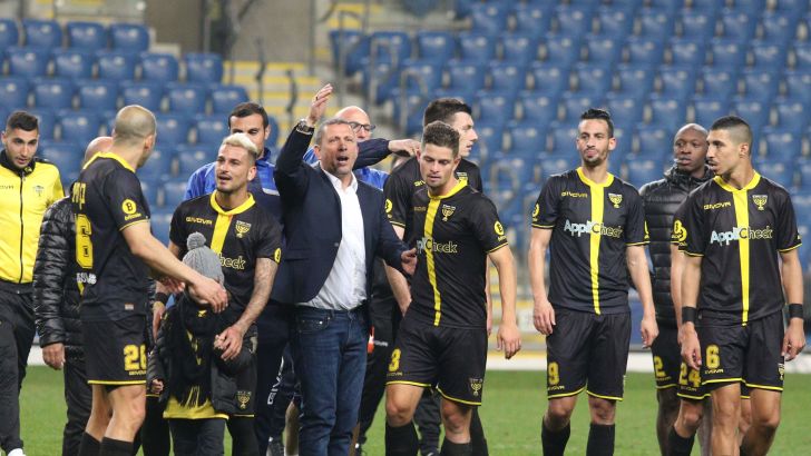 ניר קלינגר ושחקני בית"ר