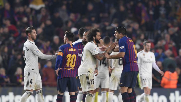 שחקני ברצלונה עם שחקני ריאל מדריד