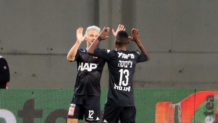 יאקוב סילבסטר, מאוויס צ'יבוטה