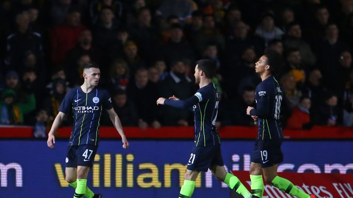 שחקני מנצ'סטר סיטי חוגגים