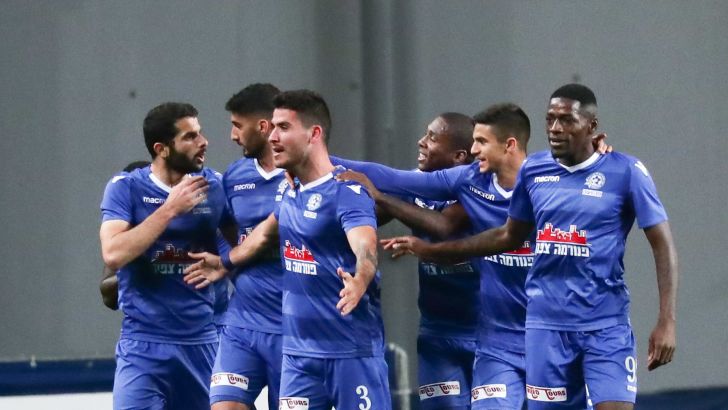 שחקני פתח תקווה חוגגים