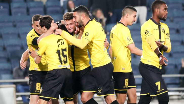 שחקני בית"ר ירושלים חוגגים