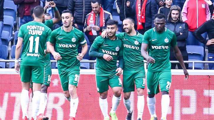 שחקני מכבי חיפה חוגגים