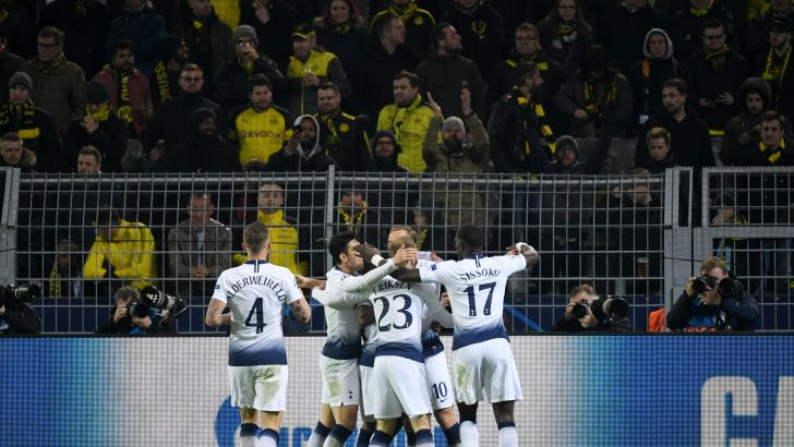 שחקני טוטנהאם חוגגים