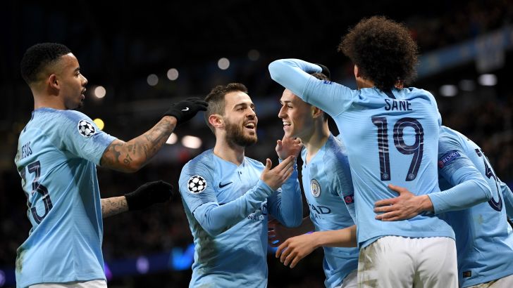 שחקני מנצ'סטר סיטי חוגגים