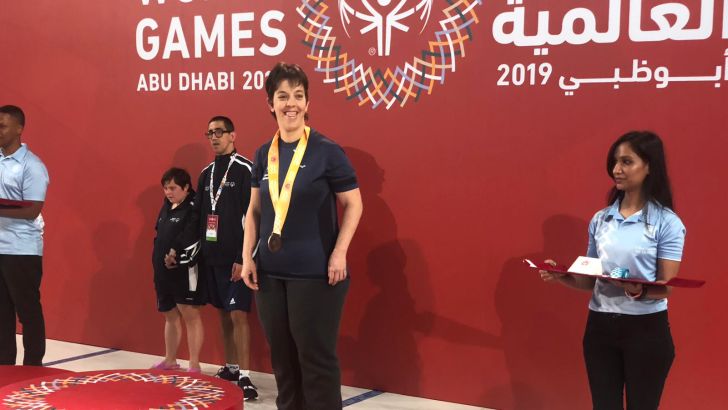 אביטל נווה על הפודיום