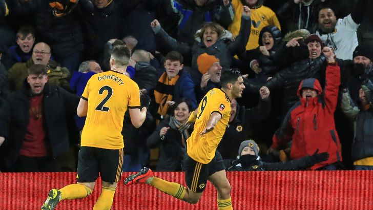 שחקני וולבס חוגגים