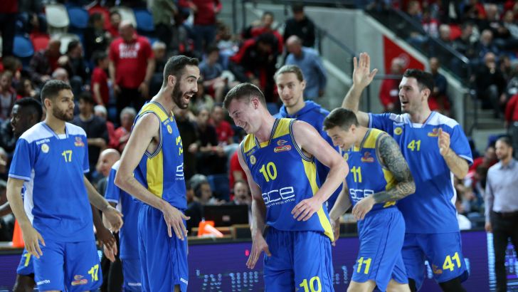 שחקני אשדוד חוגגים